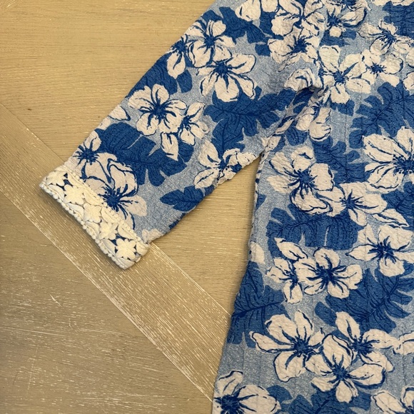 Cathy Daniels Blue and White Tropical Floral Tunic with Mandarin Collar - Picture 8 of 8